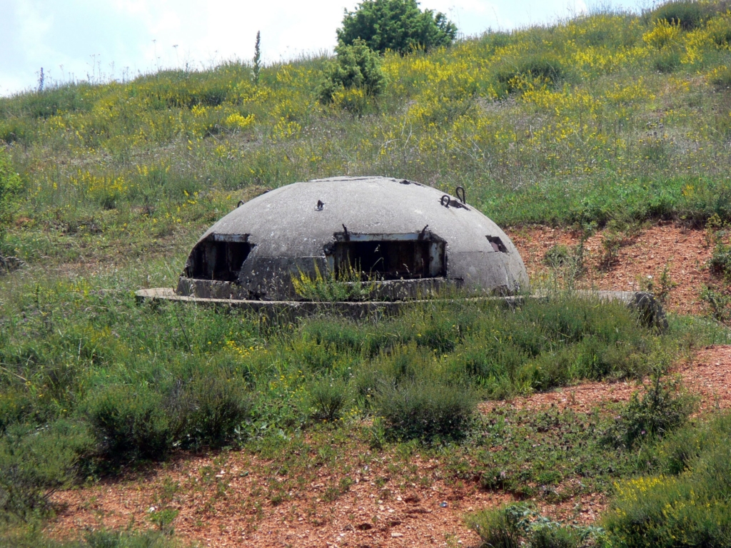 Underground4value-photo of a semi-spheric cement bunker in a green field